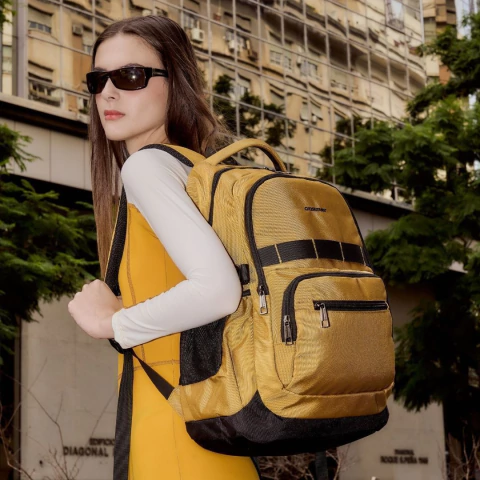 Mochila Portanotebook 15.6" Crossover Cosmos Mostaza